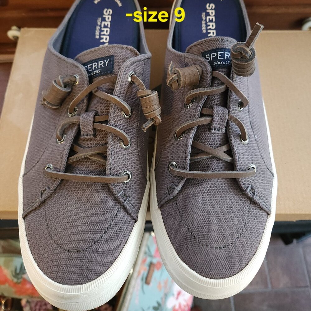Women's Sperry Topsiders, size 9